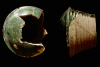 Fragment einer Pilzkachel mit glatter Oberfläche, grün glasiert, 2. Hälfte 14. Jh., H. 16,0 cm, T. 11,0 cm, Breisach, Museum