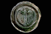 Fragment einer Tellerkachel mit kronetragendem Adler, grün glasiert, 2. Hälfte 14. Jh., Altdahn, Burgmuseum