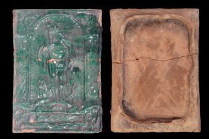 Fragment einer Blattkachel der Serie der alttestamentarischen Propheten: Daniel, grün glasiert, 1621, H. 23,2 cm, Br. 16,8 cm, Villingen, Franziskanermuseum